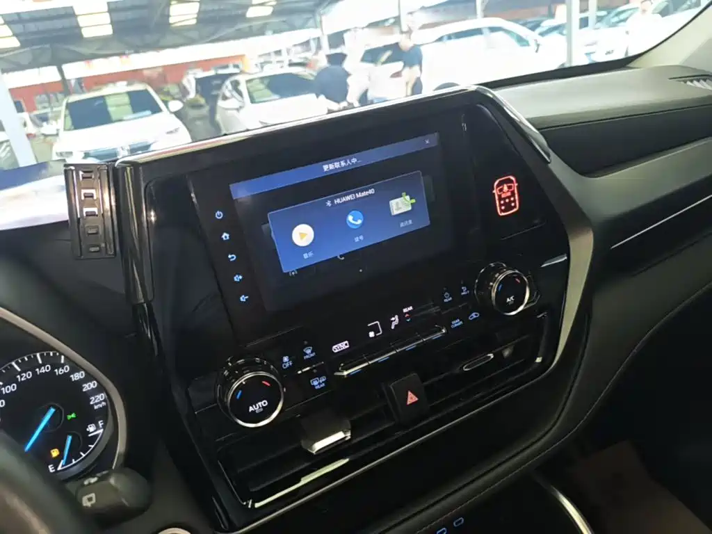 Toyota Highlander — фото 13