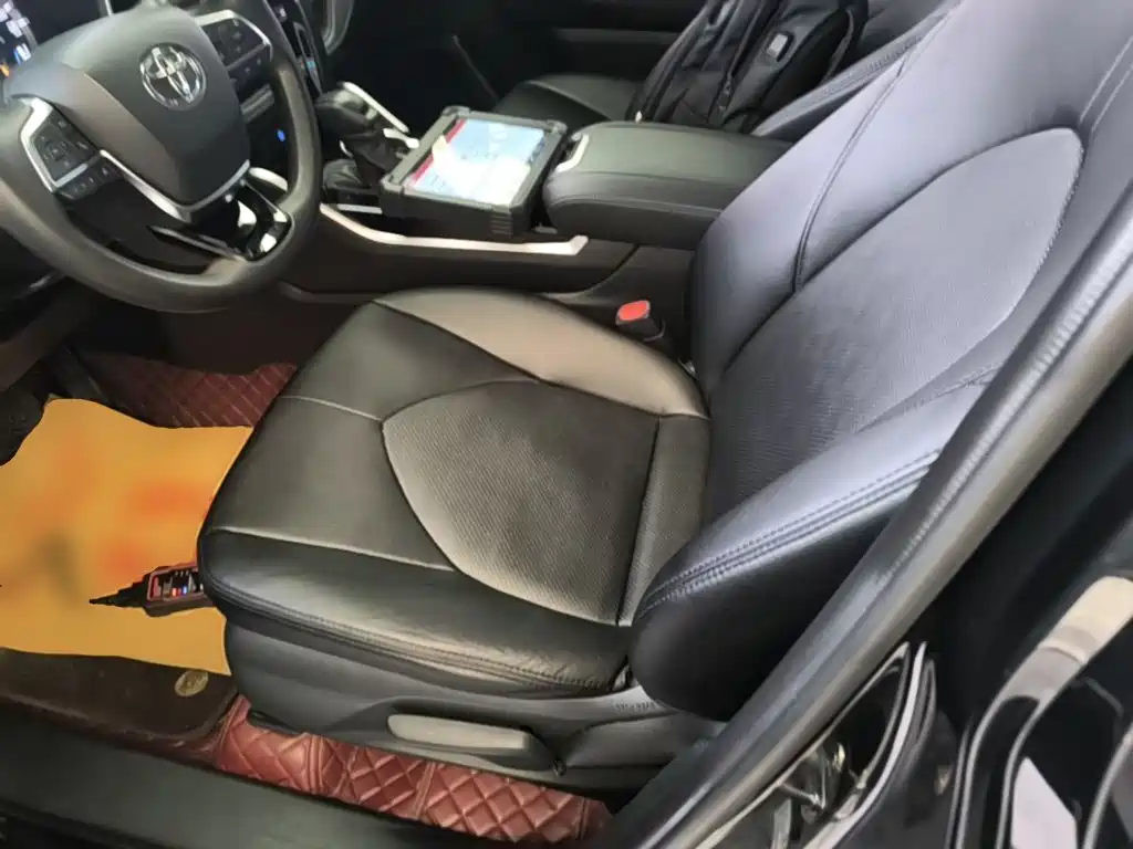 Toyota Highlander — фото 15