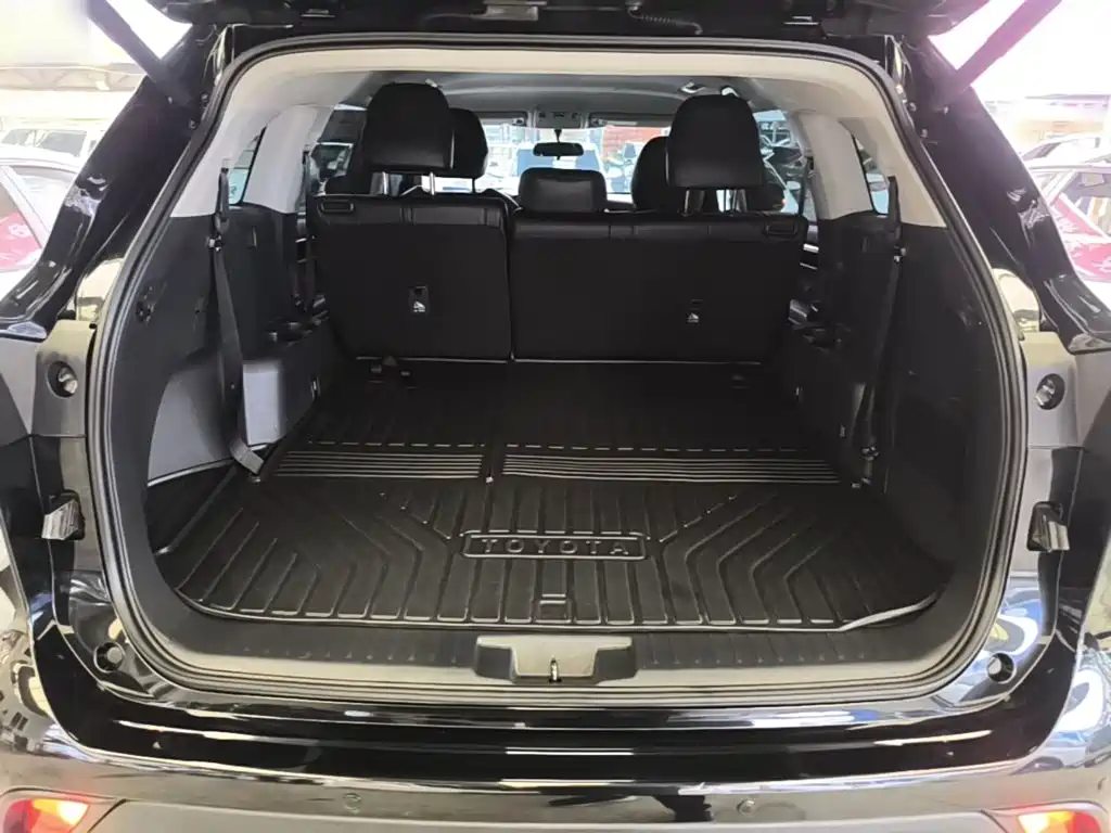 Toyota Highlander — фото 19