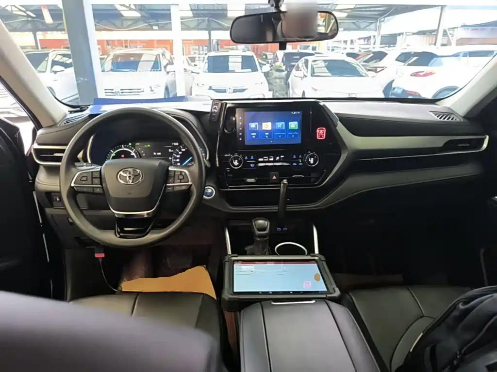 Toyota Highlander — фото 10