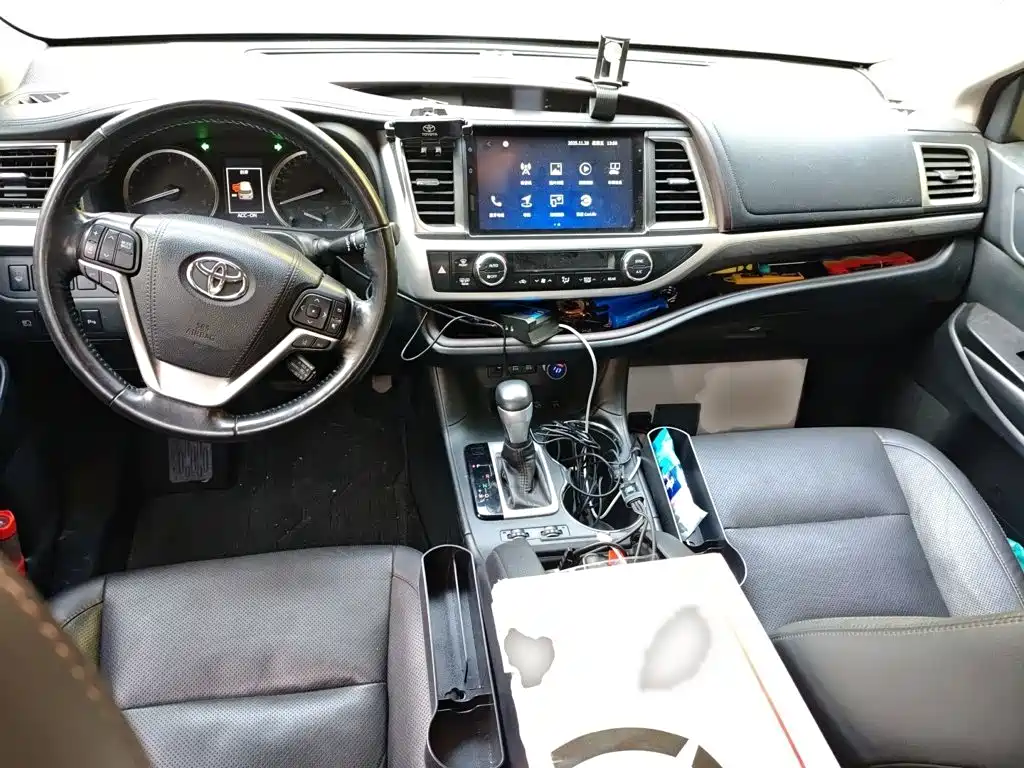 Toyota Highlander — фото 13