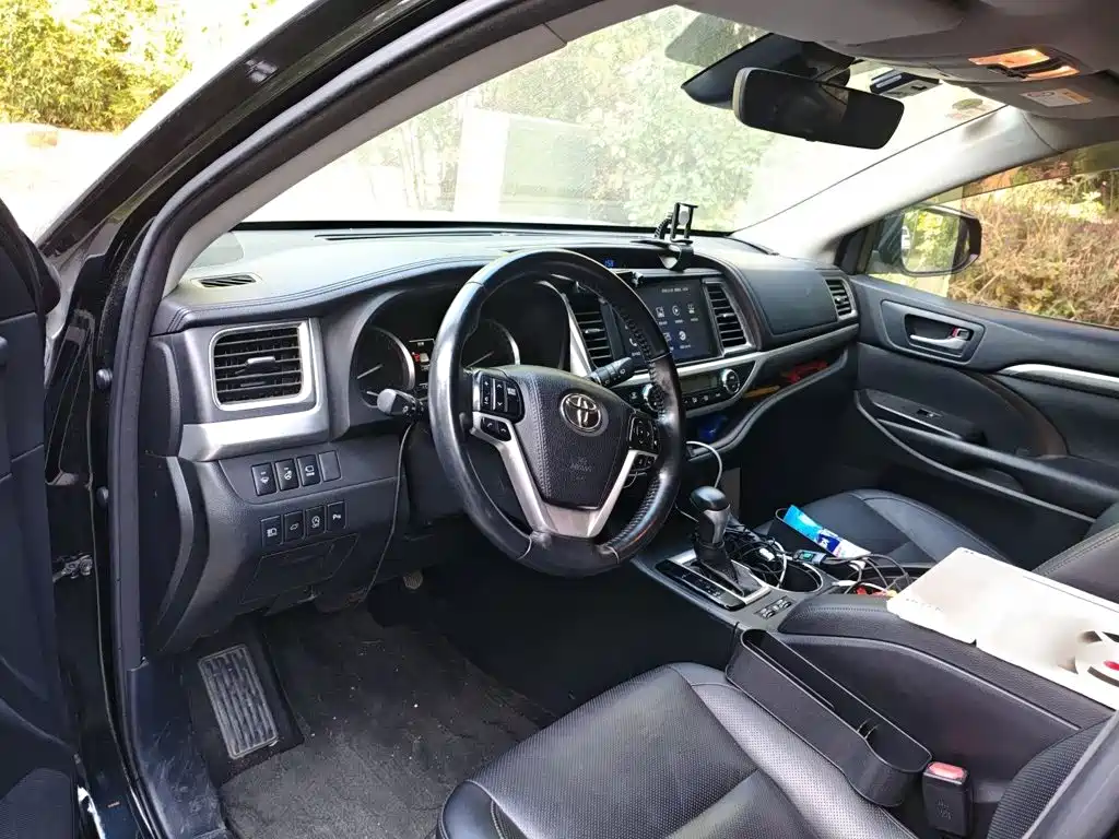 Toyota Highlander — фото 14