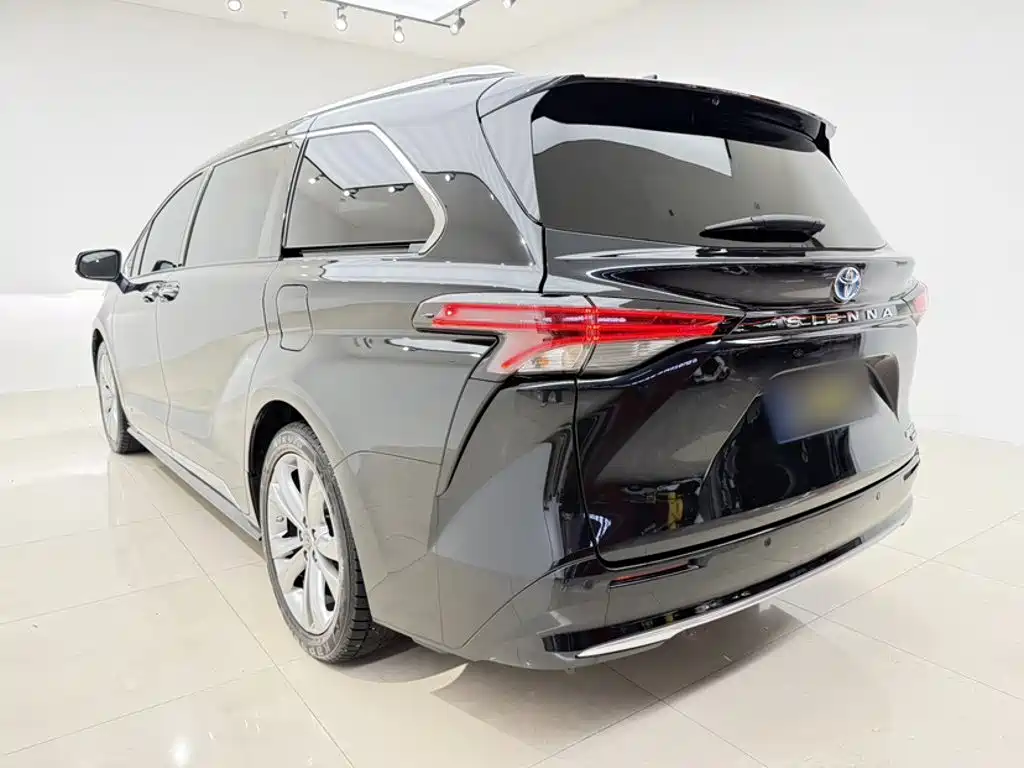 Toyota Sienna — фото 11