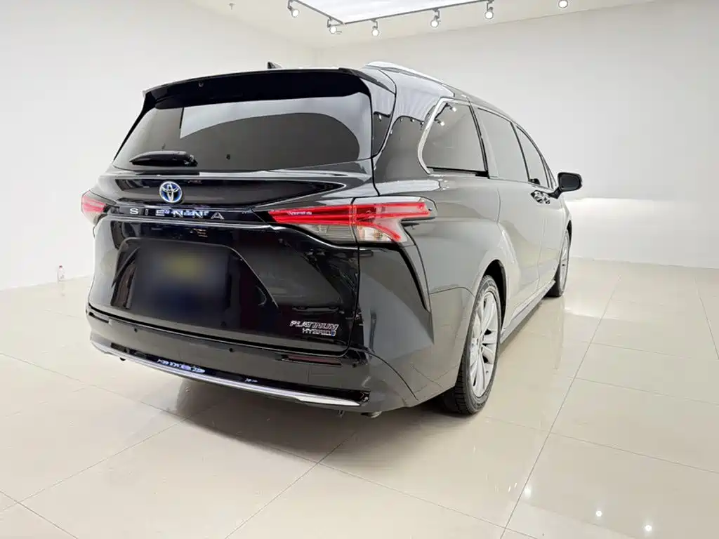 Toyota Sienna — фото 13