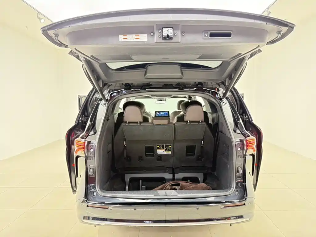 Toyota Sienna — фото 15