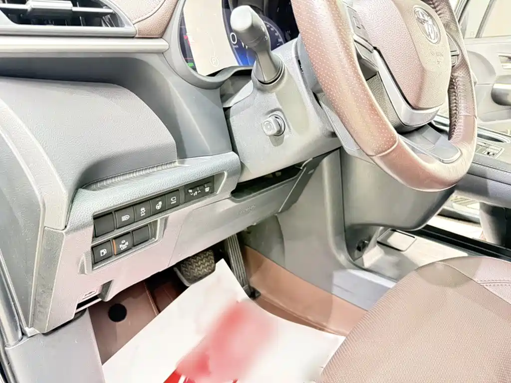 Toyota Sienna — фото 20