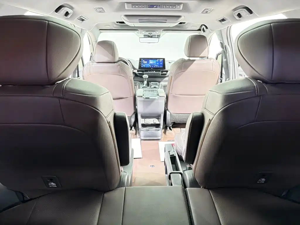 Toyota Sienna — фото 22