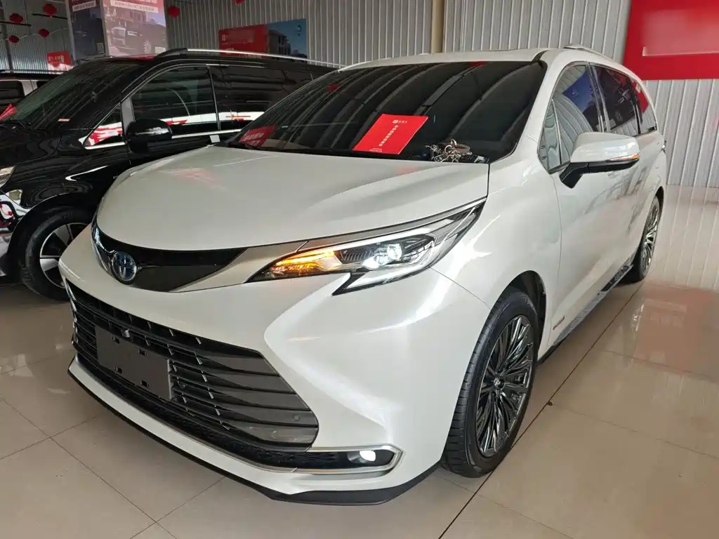 Toyota Sienna — фото 2