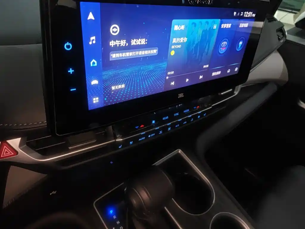 Toyota Granvia — фото 13