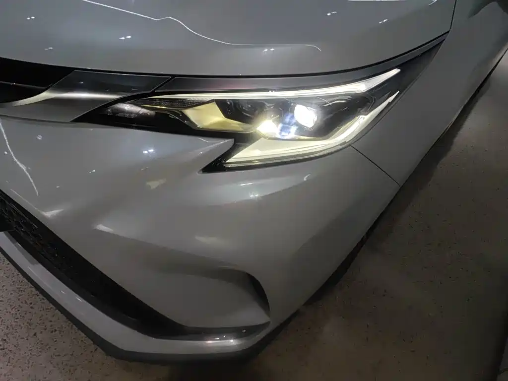 Toyota Granvia — фото 24
