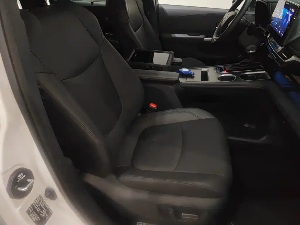 Toyota Granvia — фото 25