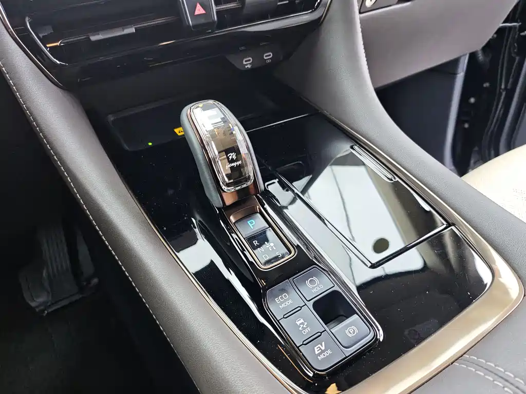 Toyota Vellfire — фото 17
