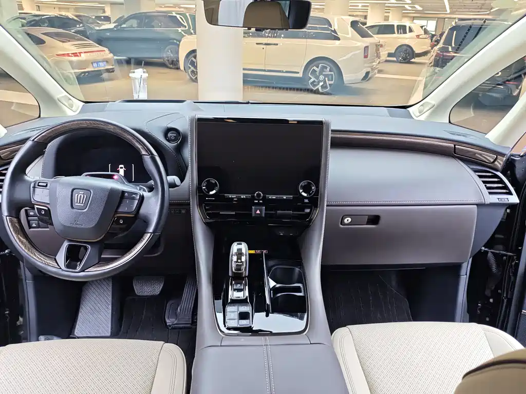 Toyota Vellfire — фото 4