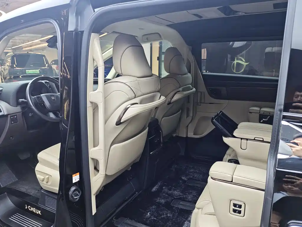 Toyota Vellfire — фото 7