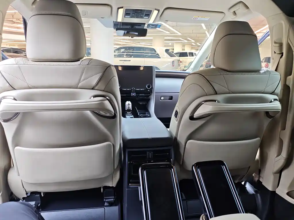 Toyota Vellfire — фото 10