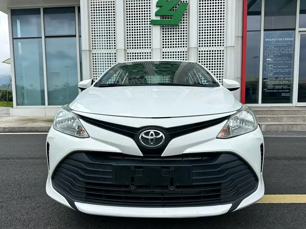 Toyota Vios — фото 2