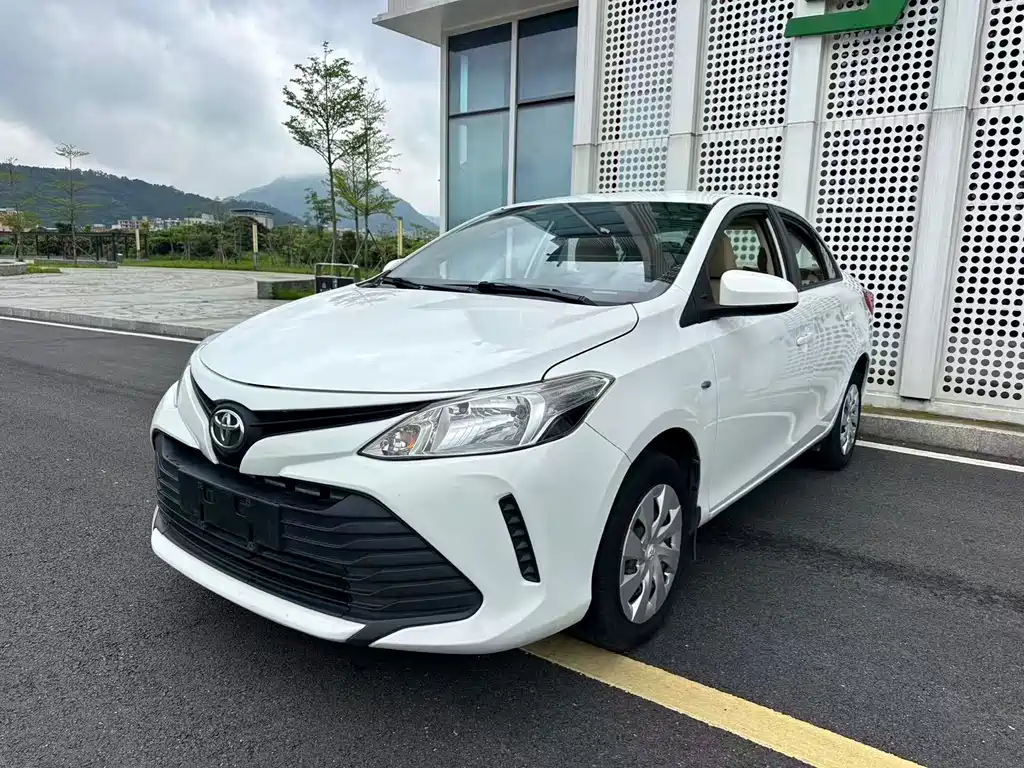 Toyota Vios — фото 20