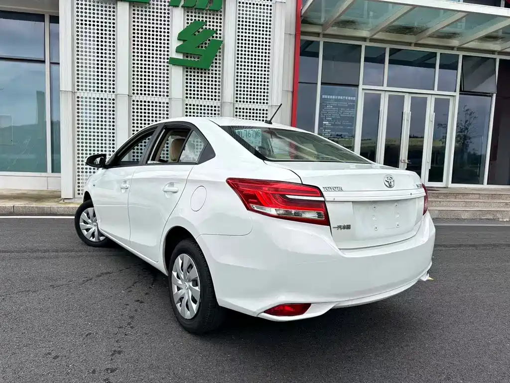 Toyota Vios — фото 3