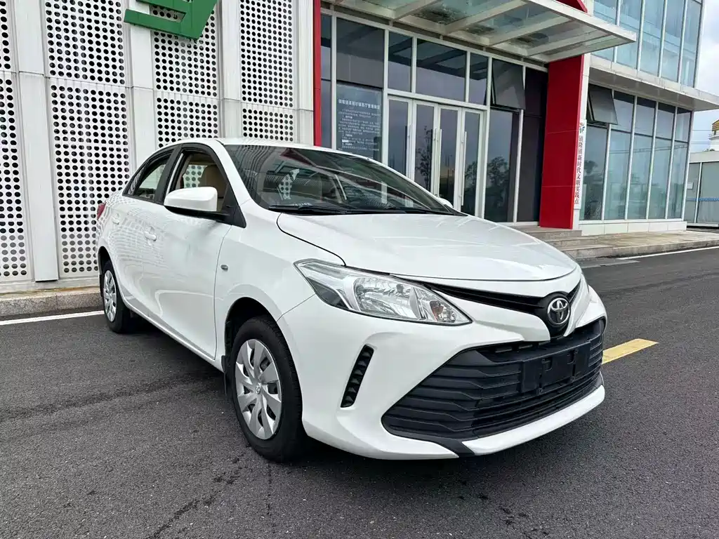 Toyota Vios — фото 21