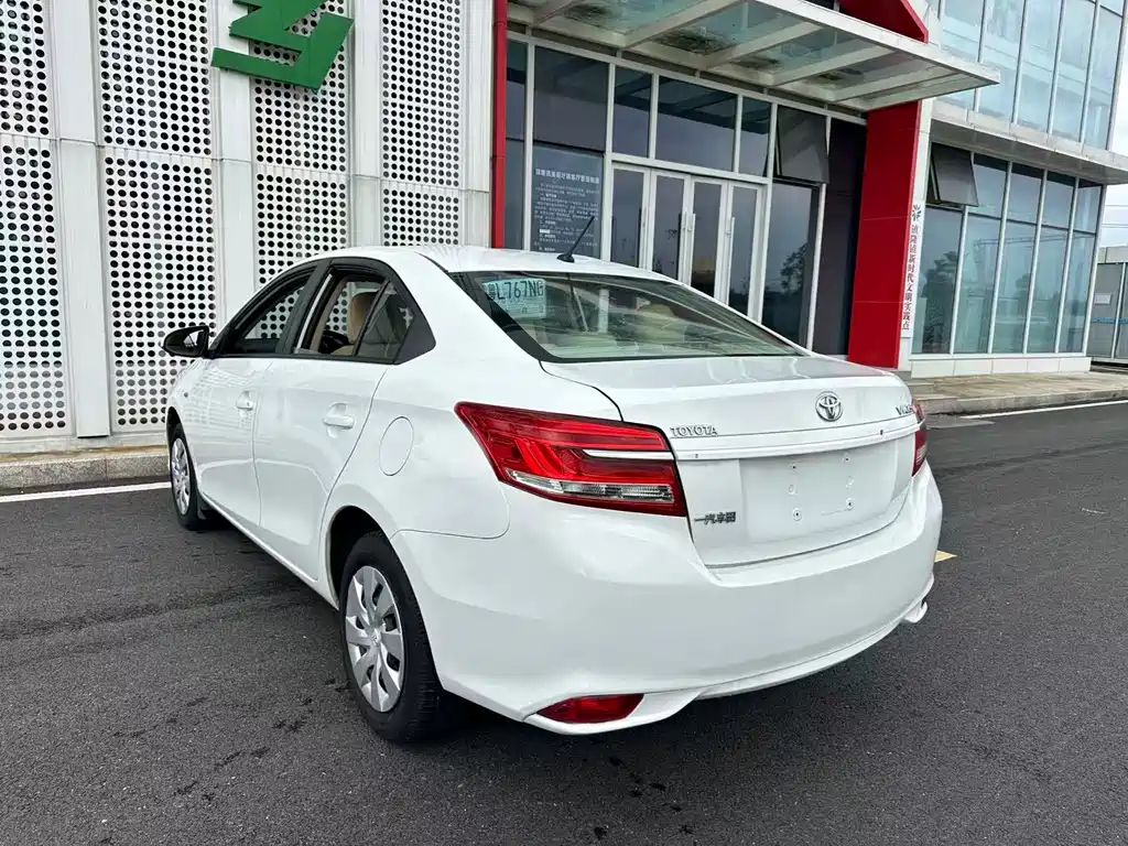 Toyota Vios — фото 25