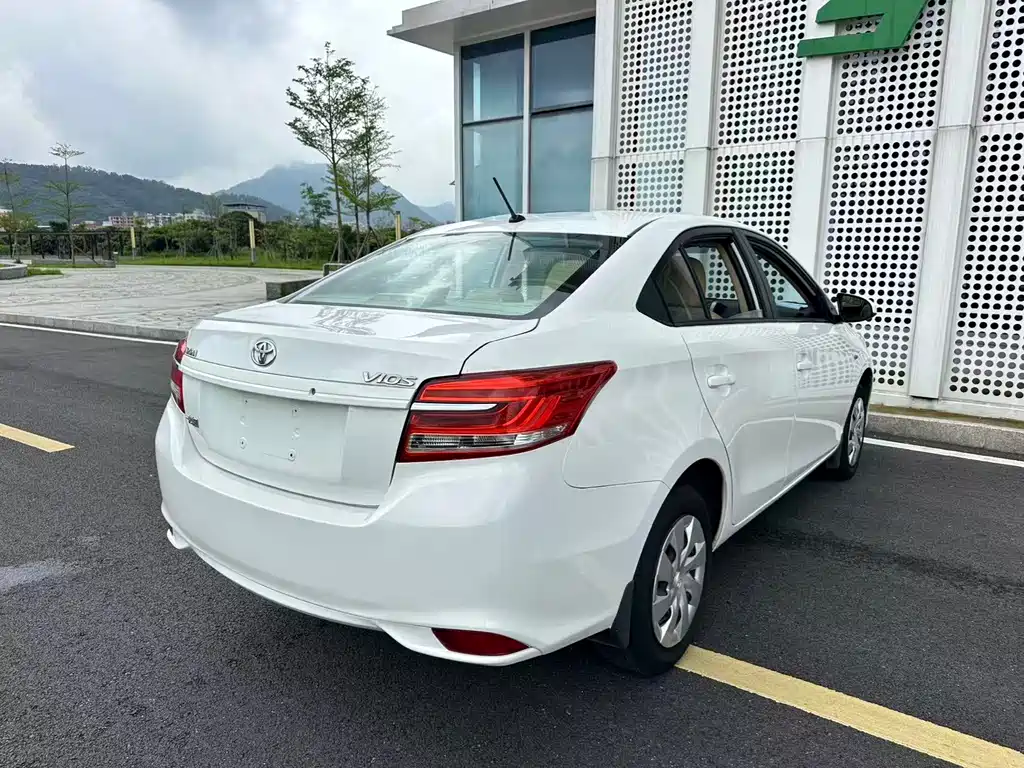 Toyota Vios — фото 27