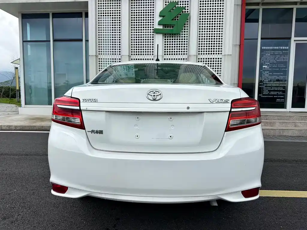 Toyota Vios — фото 6
