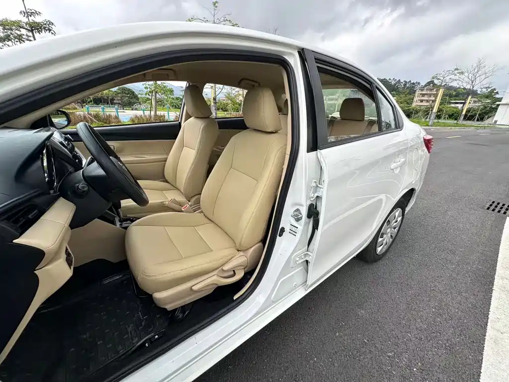 Toyota Vios — фото 10