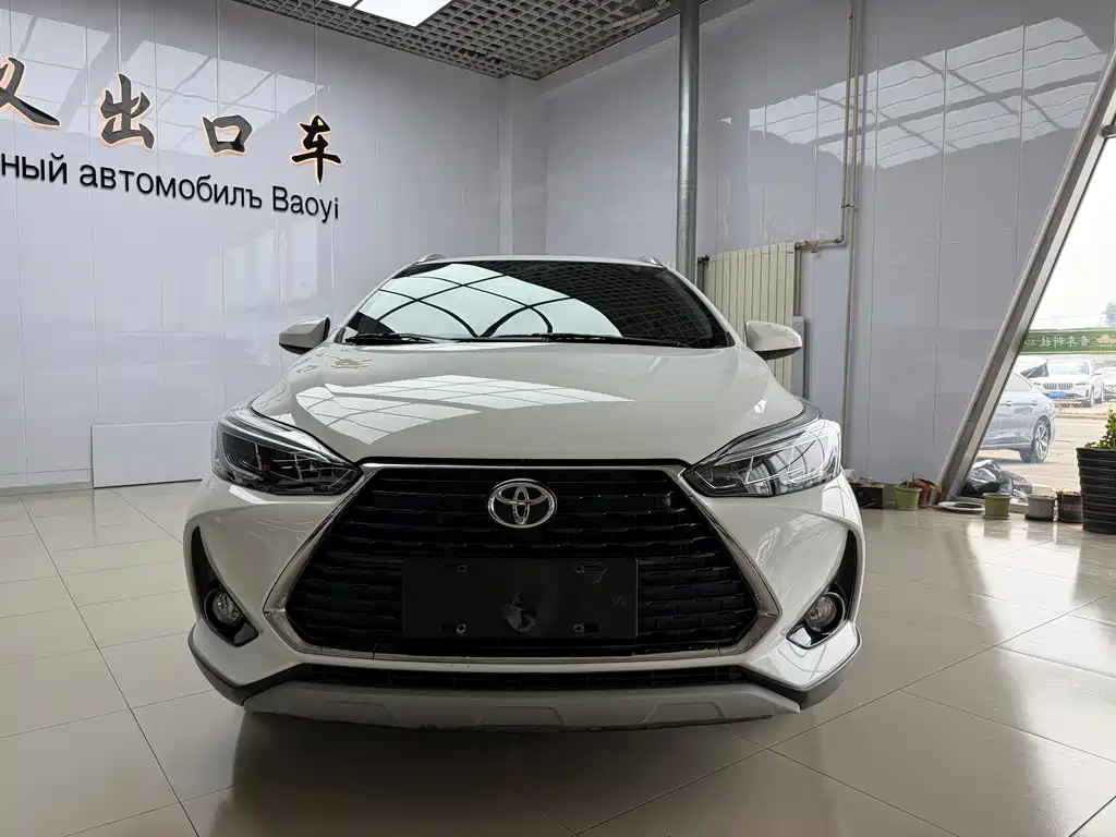 Toyota Yaris L — фото 2