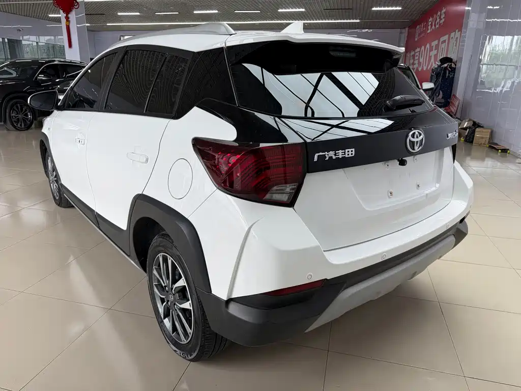 Toyota Yaris L — фото 14