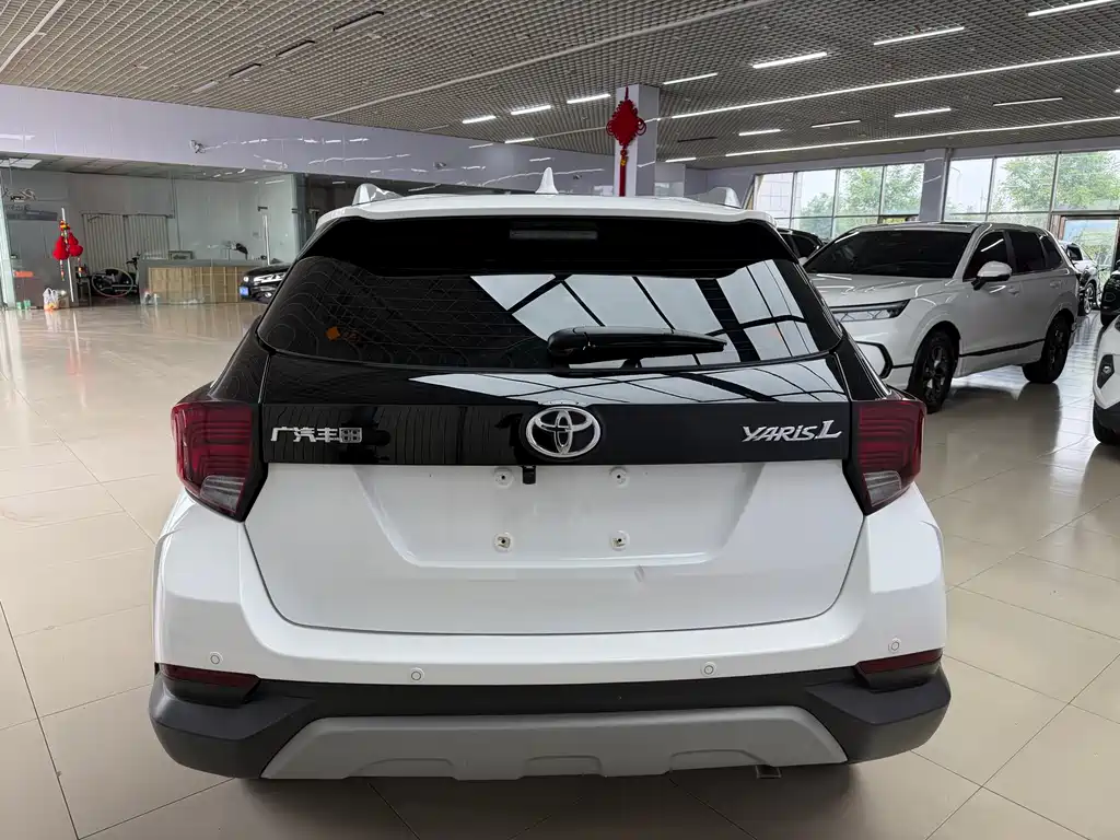 Toyota Yaris L — фото 15
