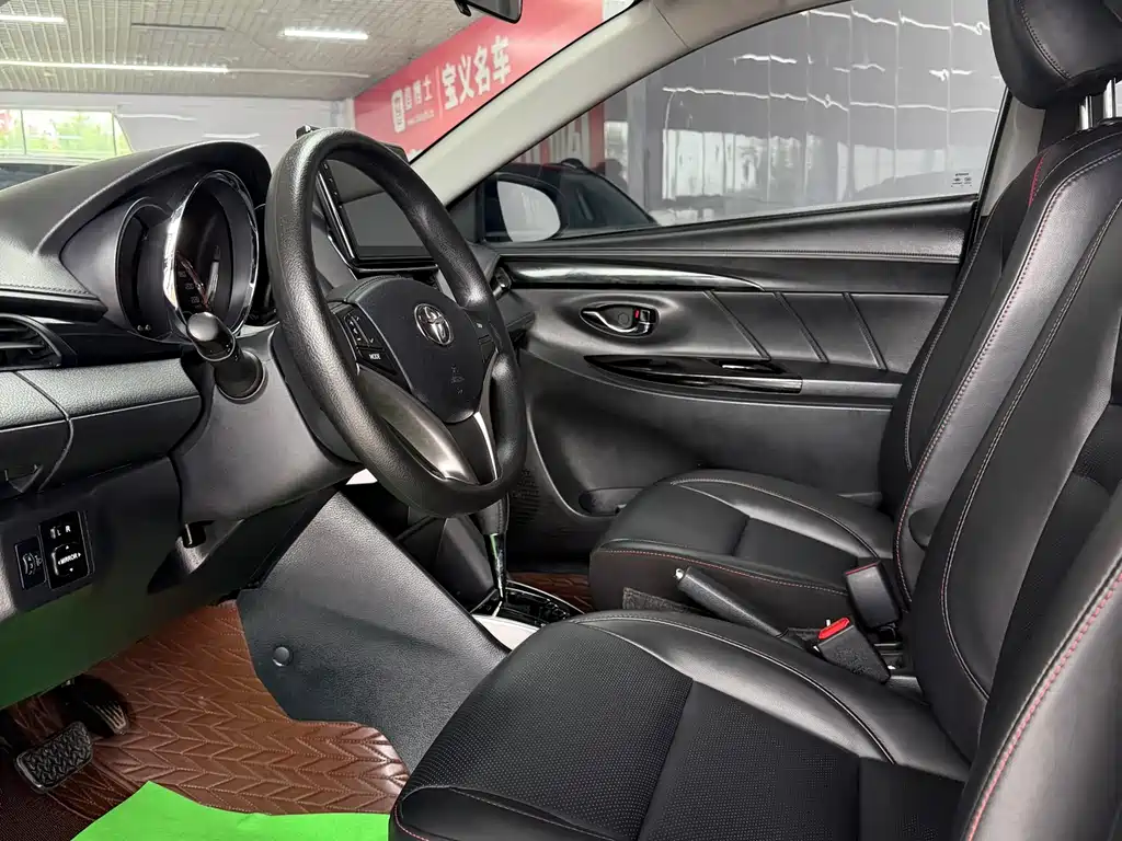 Toyota Yaris L — фото 8