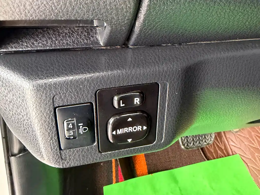 Toyota Yaris L — фото 9