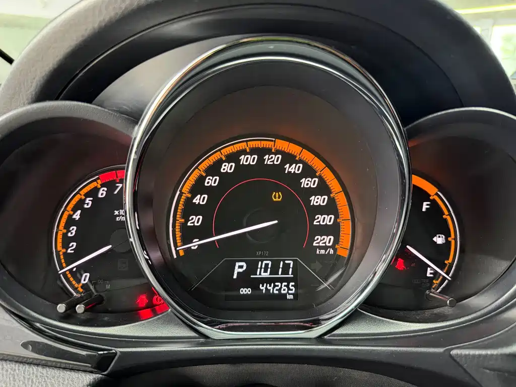 Toyota Yaris L — фото 10