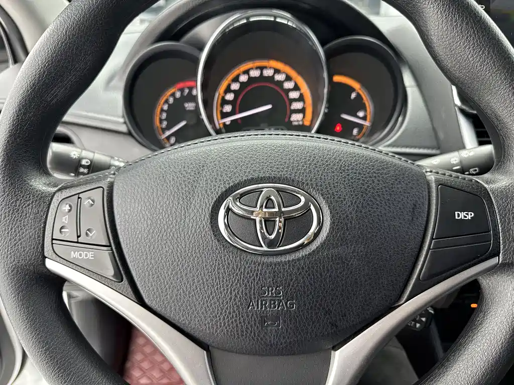 Toyota Yaris L — фото 13