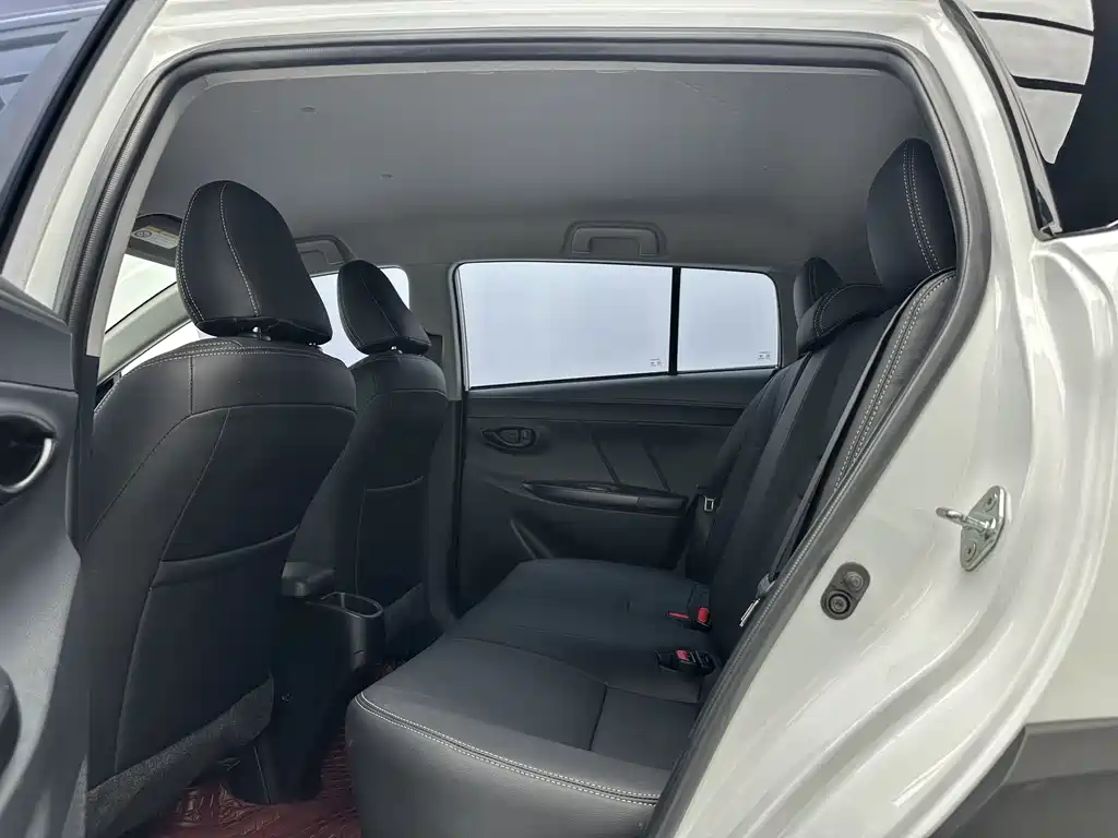 Toyota Yaris L — фото 6