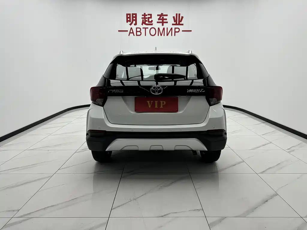 Toyota Yaris L — фото 10