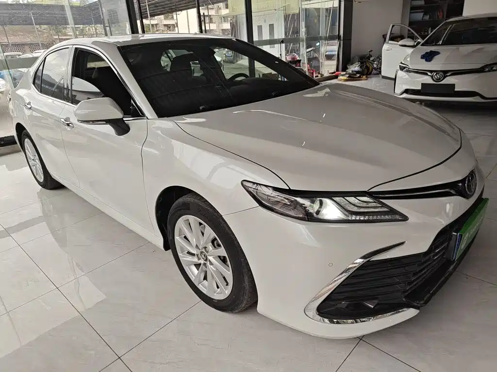 Toyota Camry — фото 4