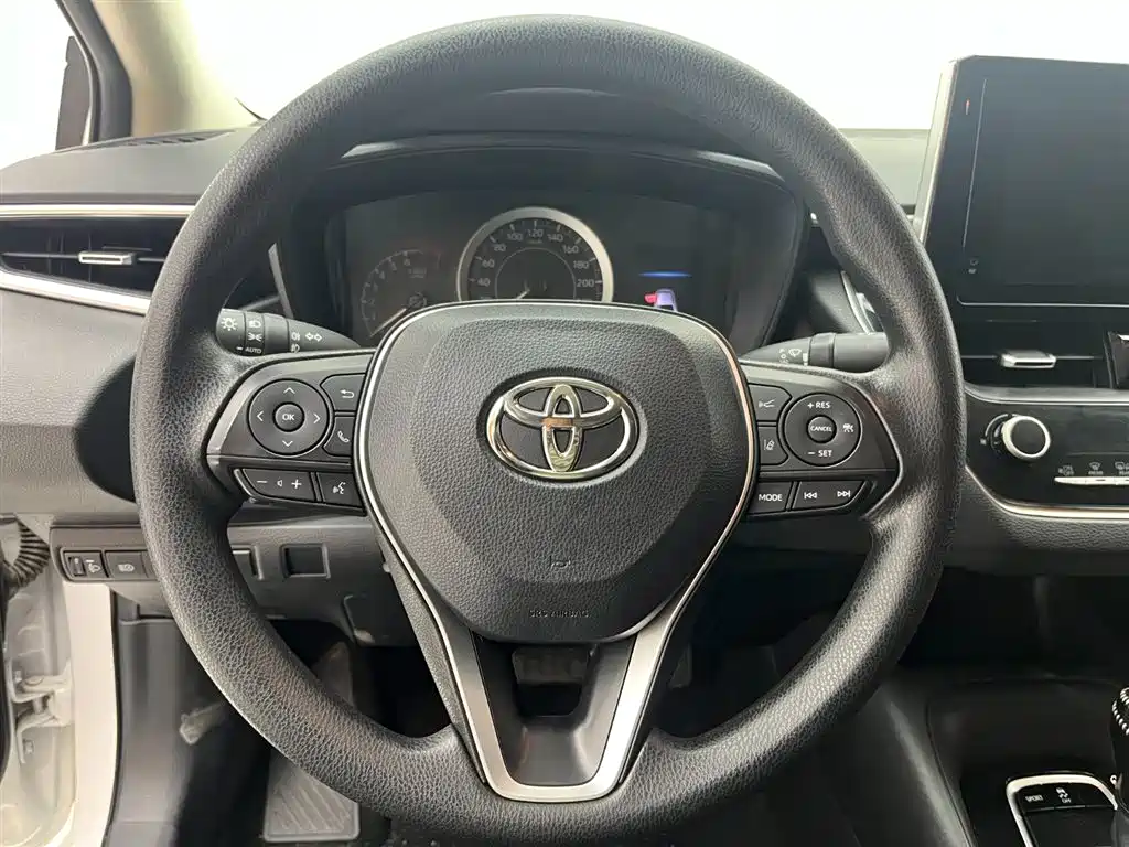 Toyota Corolla — фото 13