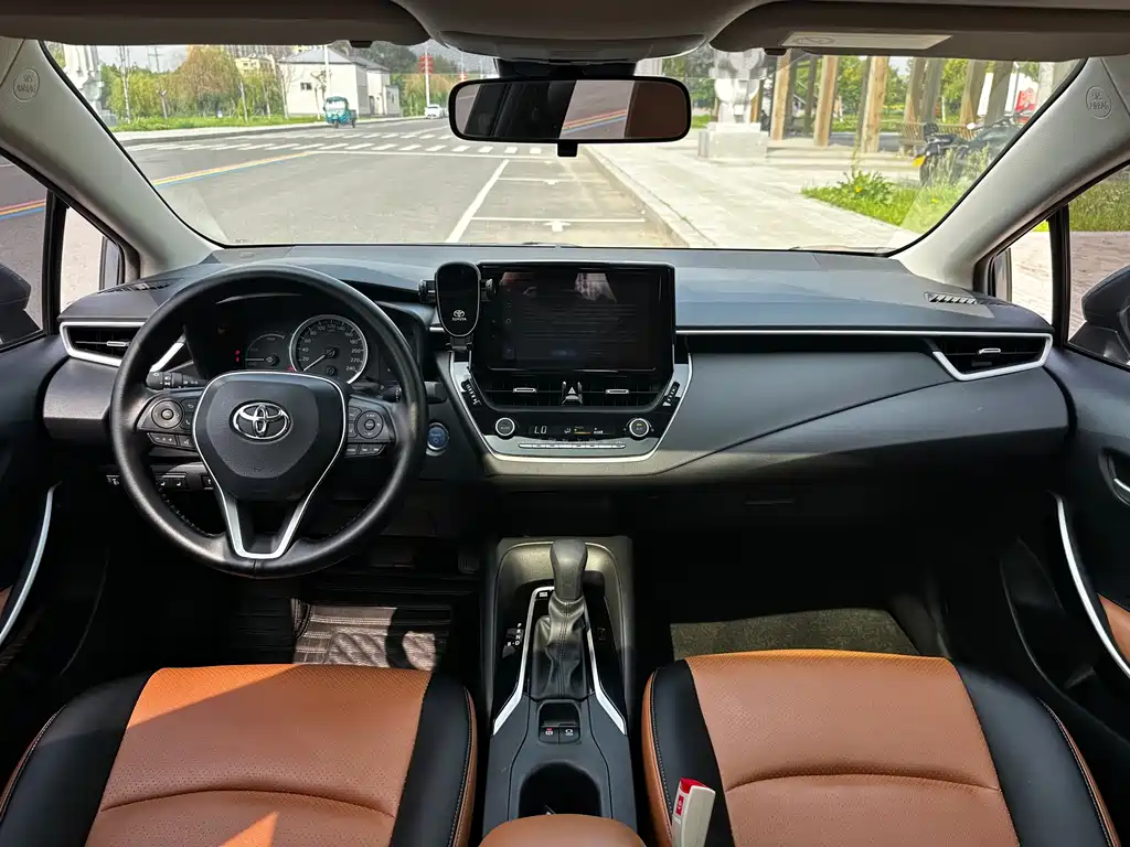 Toyota Corolla — фото 13