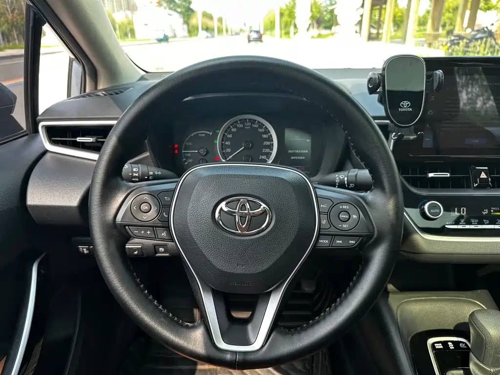 Toyota Corolla — фото 14
