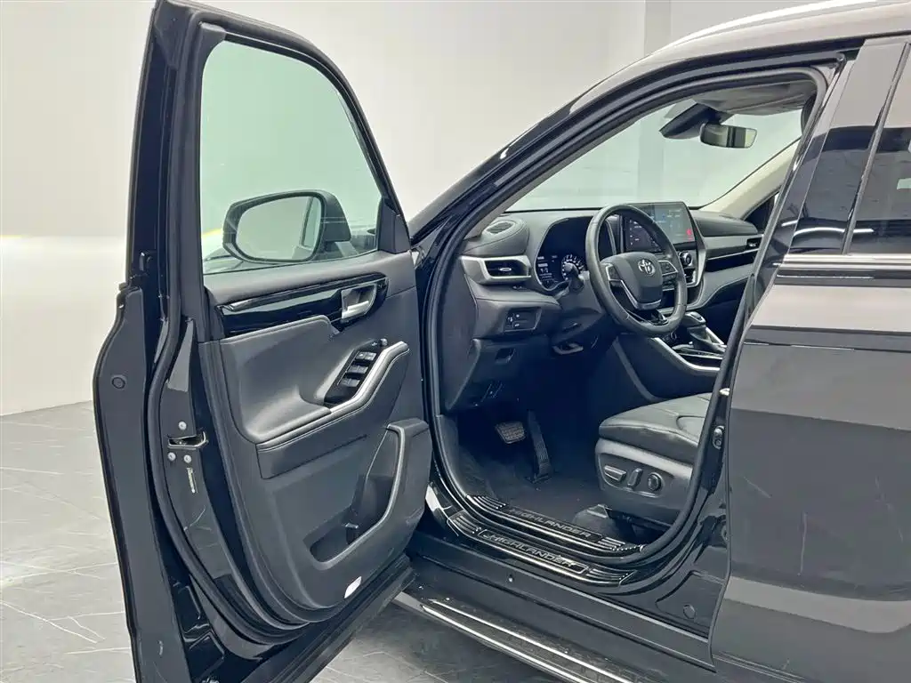 Toyota Highlander — фото 15