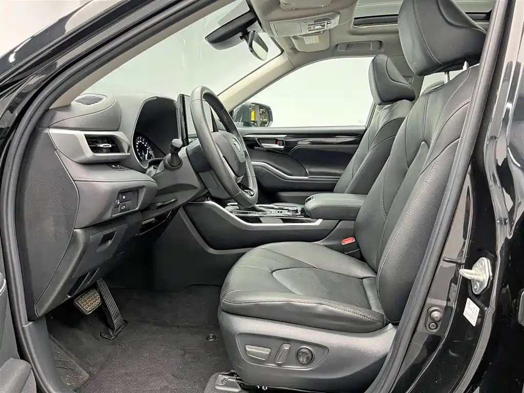 Toyota Highlander — фото 17