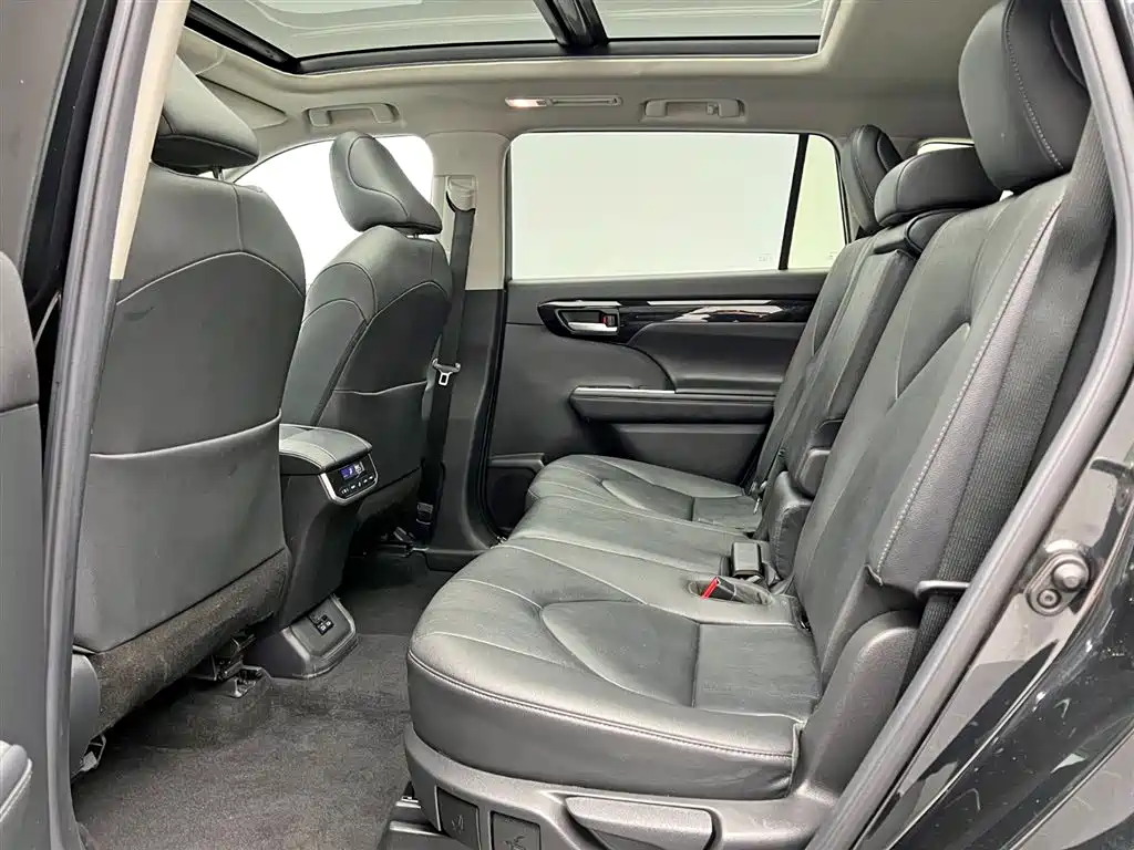 Toyota Highlander — фото 18