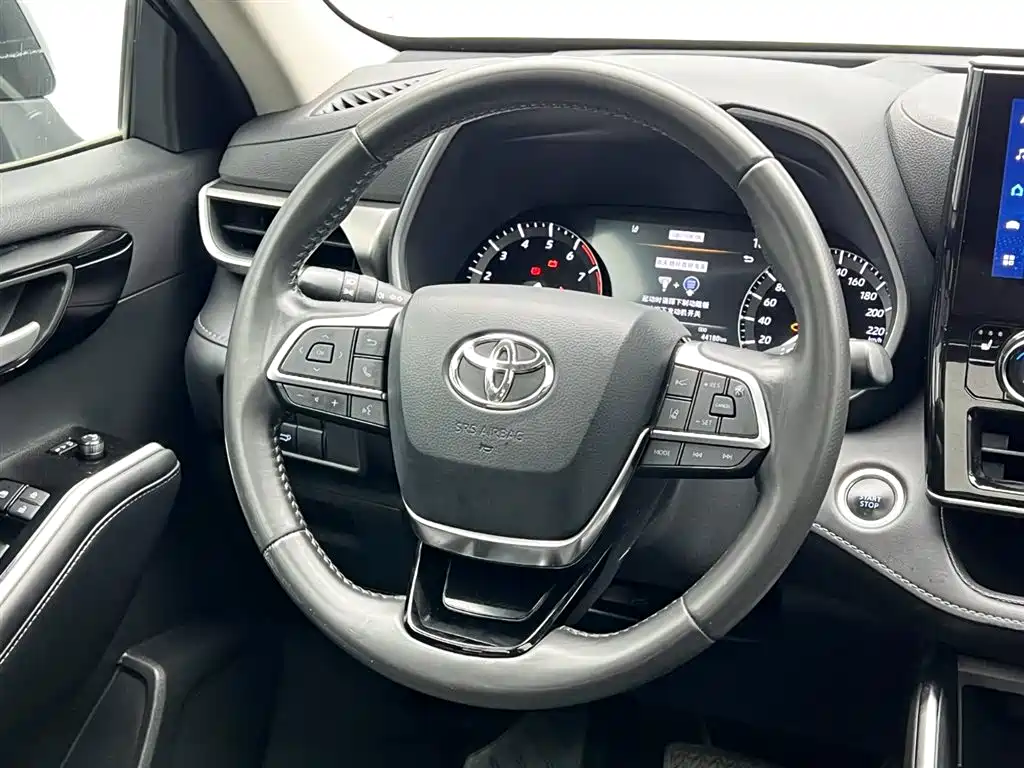 Toyota Highlander — фото 24