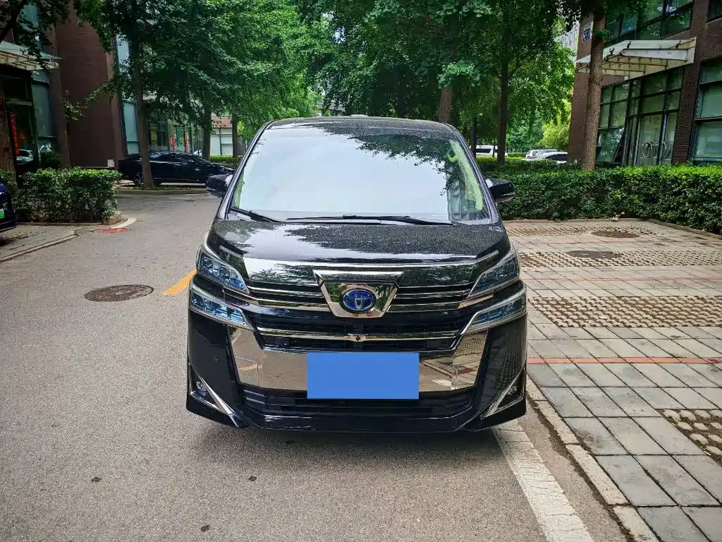 Toyota Vellfire — фото 2