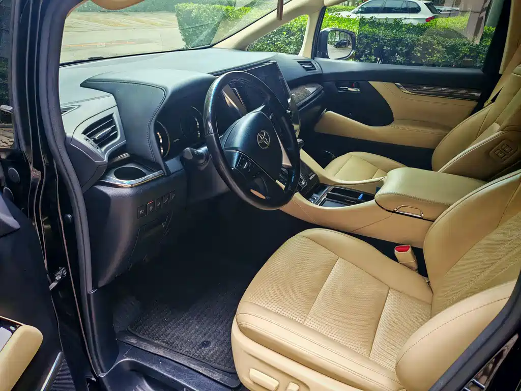 Toyota Vellfire — фото 3