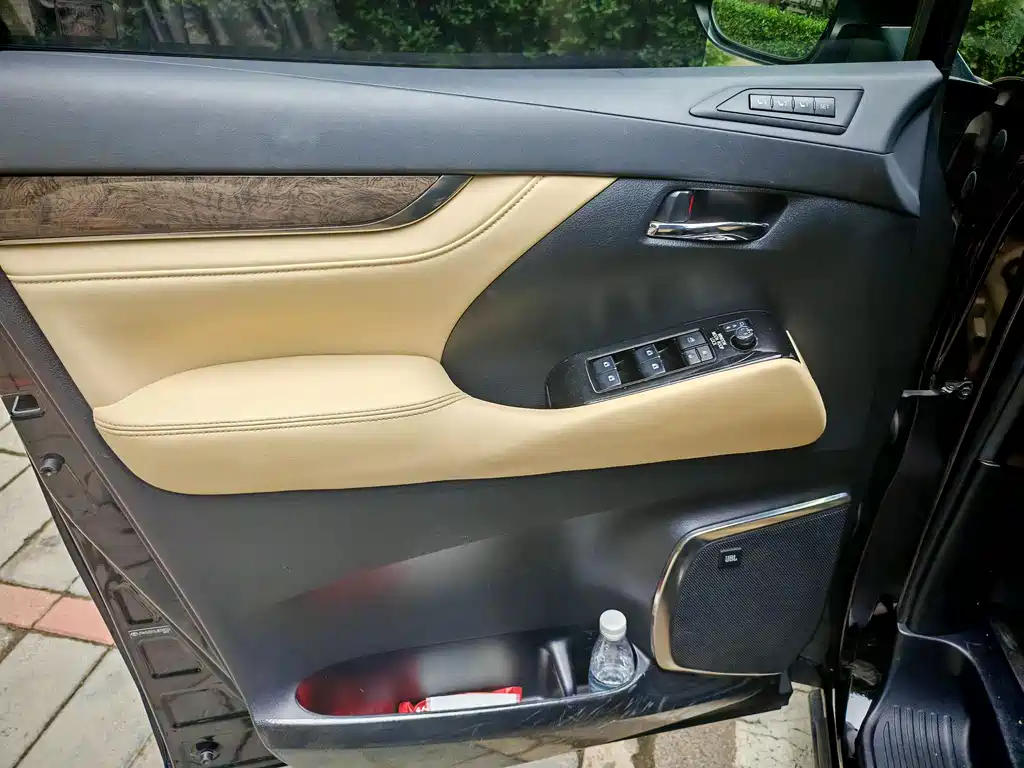 Toyota Vellfire — фото 4