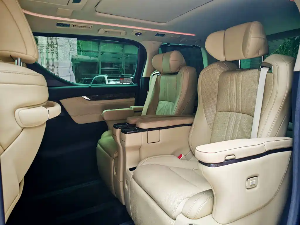 Toyota Vellfire — фото 5