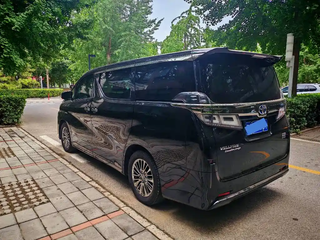 Toyota Vellfire — фото 6