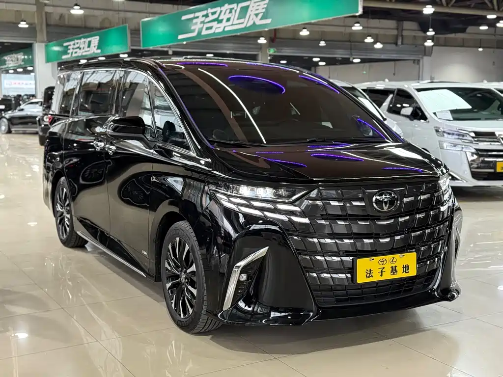 Toyota Alphard — фото 3